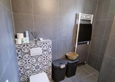 Toilet met decoratieve patroontegels - tegelwerk Uw tegelidee